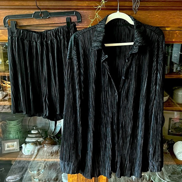 Pleated Plisse Matching Set in Black - Picture 1 of 2